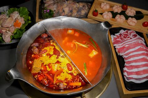牛油番茄鸳鸯锅,中国菜系,食品餐饮,摄影素材,汇图网www.huitu.com