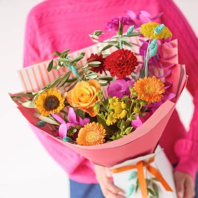 Glowing Colour Trending Bouquet Without Lilies: Order Flowers Online ...