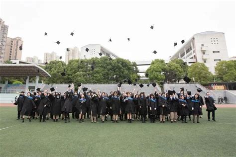 光谷剑桥国际高中被授予“全球院士平台华中基地”
