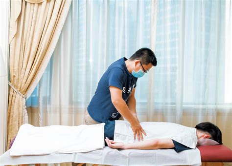 男士跪背腿部肘揉肘滚舒缓放松推拿按摩理疗男技师健康Spa。你最愿意做的那件事，才是你真正的天赋所在。#推拿 #按摩 #spa #massage ...