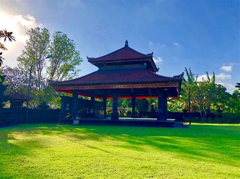 Dalem Penataran Desa Adat Temple (Legian) - 2021 What to Know Before ...