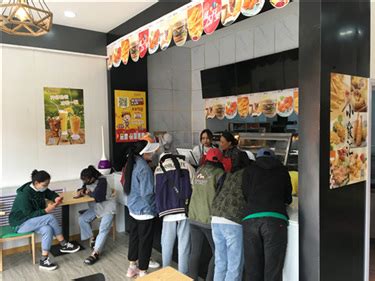 山东临沂姜先生成功牵手快乐星汉堡，被西式快餐连锁的专业所打动！