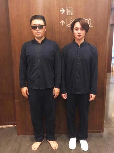 杜海涛和尹正穿同款合照：一个像大师一个像技师_凤凰资讯