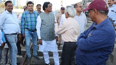 Railways Minister Danve Reviews Infra Projects On WR's Vasai Rd–Dahanu ...