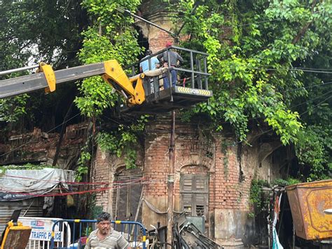 monsoon kolkata building collapse dasani regent park narkeldanga rani ...