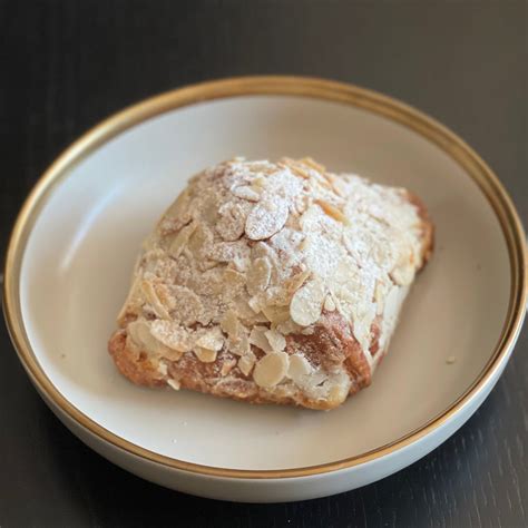 Almond Croissant big – thecococompany