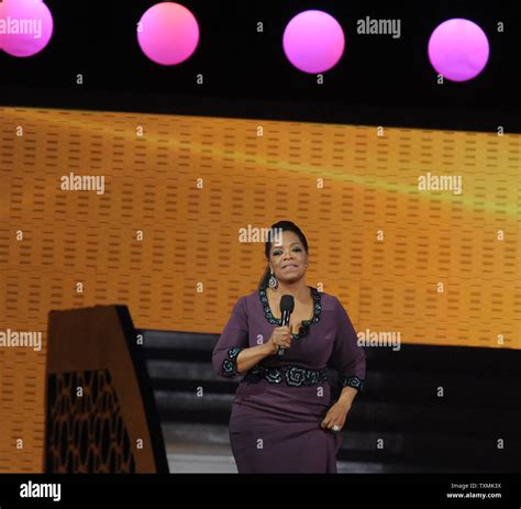 Oprah winfrey show audience hi-res stock photography and images - Alamy