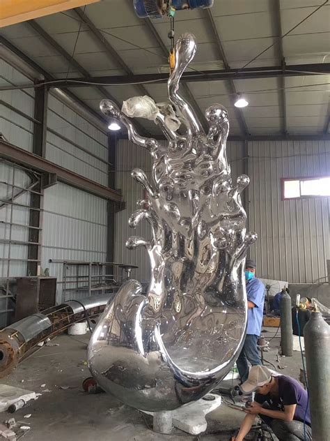 大型不锈钢雕塑制作过程注意事项-宏通雕塑