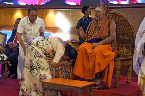 Kanchi Shankaracharya Graces Dharmam Chara 2026 At BSE, Calls For ...