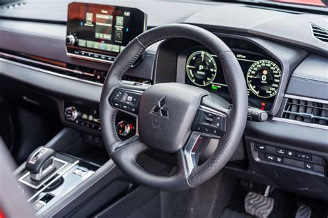 2025 Mitsubishi Outlander PHEV review - Tesual.com