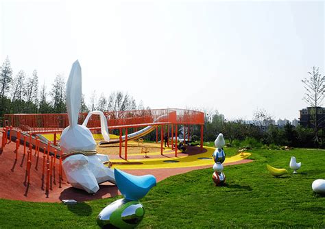 梦想兔IP形象雕塑-IP形象-深圳市龙翔玻璃钢工艺有限公司