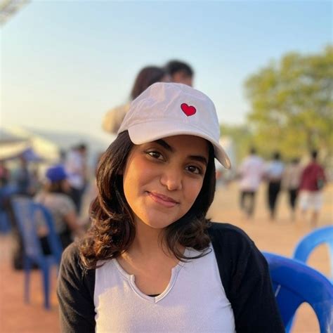 Nikhita - Biology teacher in Bengaluru - ₹800/h