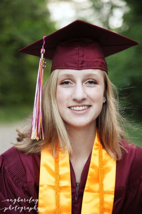 Graduation Portrait 的图像结果