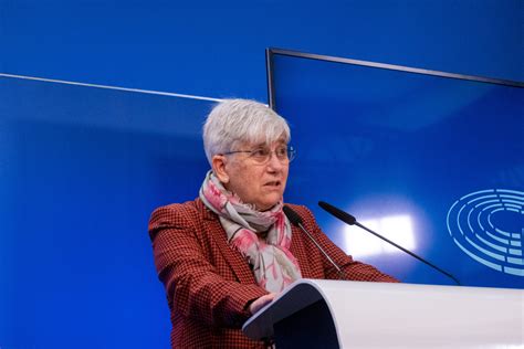 Exiled Catalan education minister returns to Catalonia for the first ...