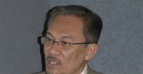 World: Anwar Ibrahim Talks To RFE/RL At Forum 2000