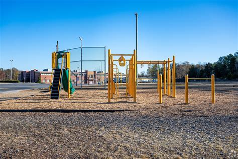 About Highland Creek | Schools, Demographics, Things to Do - Homes.com