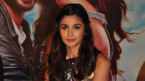 Alia Bhatt's yet another ‘oops’ moment at ‘Shaandaar’ trailer launch!