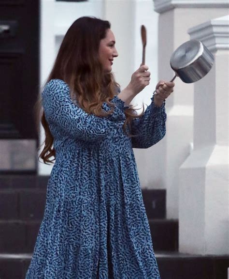 KELLY BROOK Cheers Emergency Personnel in London 04/16/2020 – HawtCelebs