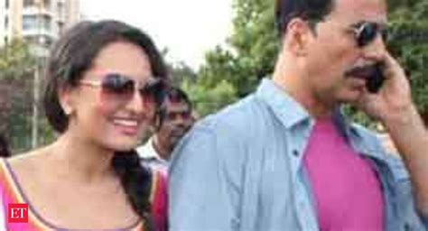 Akki, Sonakshi promote Rowdy Rathore in 'unique way' - The Economic ...