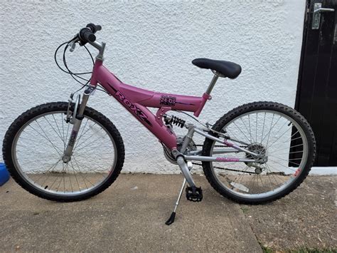 Raleigh Roxz Girl’s Pink Dual Suspension Mountain Bike – 24-Inch – Fixed Gear Frenzy