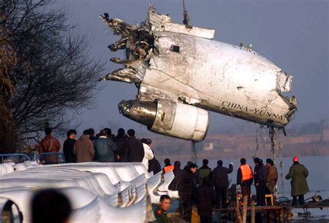 1999年温州空难：救援者正整理遇难者遗体 - 空军论坛 - 铁血社区