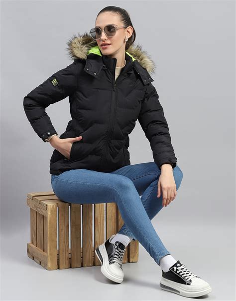 Buy Women Black Solid Hooded Full Sleeve Heating Jacket Online in India ...