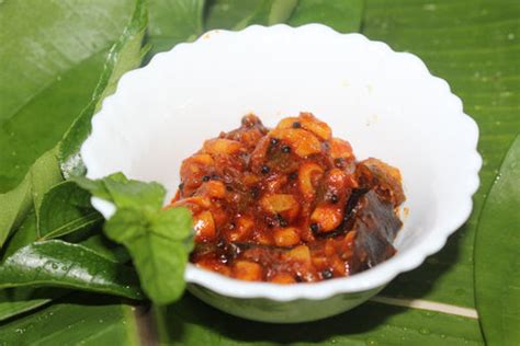 Homemade Kerala Garlic Pickle (Veluthulli Achar) Buy Online – Teamnature.in