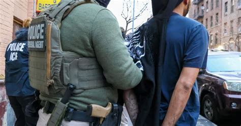 Tren de Aragua member arrested on charges of murdering two women in Chicago