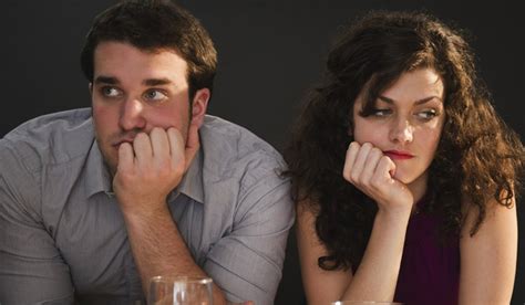 How to slip away from bad dates