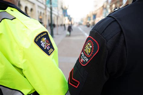 Police Calgary 的图像结果