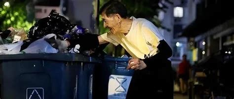91岁浙大退休教师雪夜捡垃圾，11年捡200吨废品助学：你手若有行善的力量…