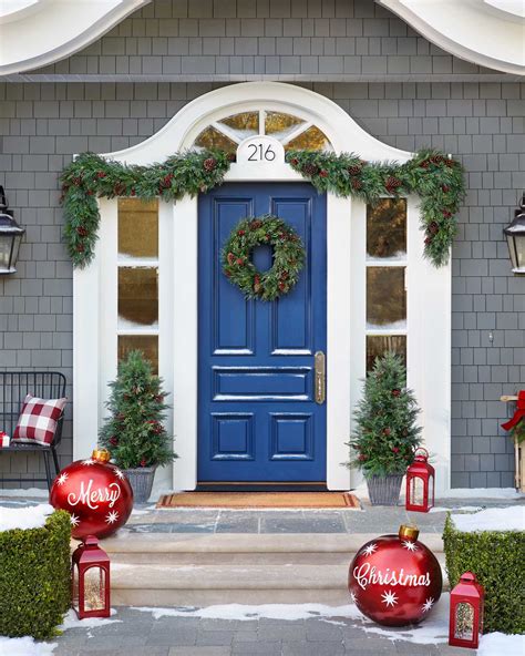 23 Stunning Christmas Front Door Decor Ideas to Dazzle Your Guests