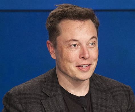 Elon Musk Biography - Childhood, Life Achievements & Timeline
