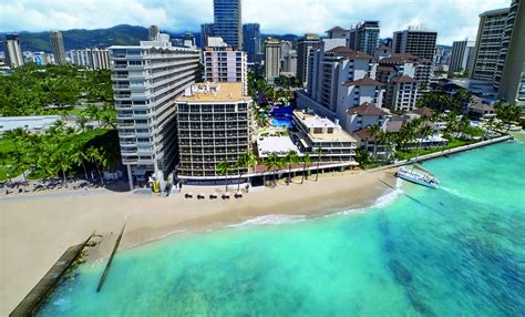 10 Waikiki Hotels on the Beach (Beachfront Waikiki hotels)