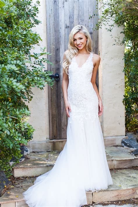 Deep V Wedding Dresses Top 10 deep v wedding dresses - Find the Perfect Venue for Your Special ...