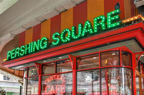 Nueva York - 14 de abril de 2018 - Pershing Square Building Street Sign ...