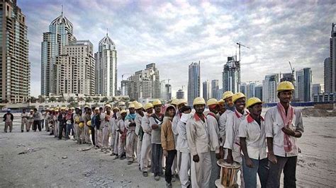 实拍迪拜外籍劳工的真实现状，大部分人都受到了欺骗|劳工|迪拜|招工者_新浪新闻