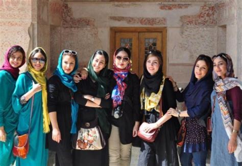 【中外新闻网头条】伊朗真实女性：勇敢、睿智、颜值、美丽、自信…… Real women in Iran: brave, wise ...
