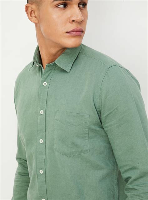 Buy Men Solid Smart Casual Shirt Online at just Rs. 1049.0 ...