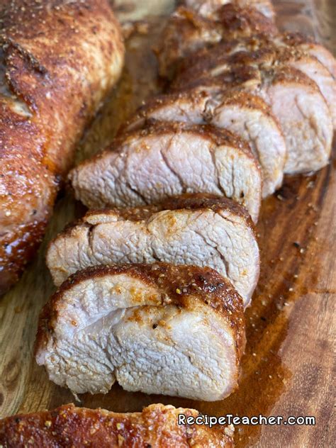 Easy recipe for juicy, tender, oven roasted pork tenderloin. Perfectly ...