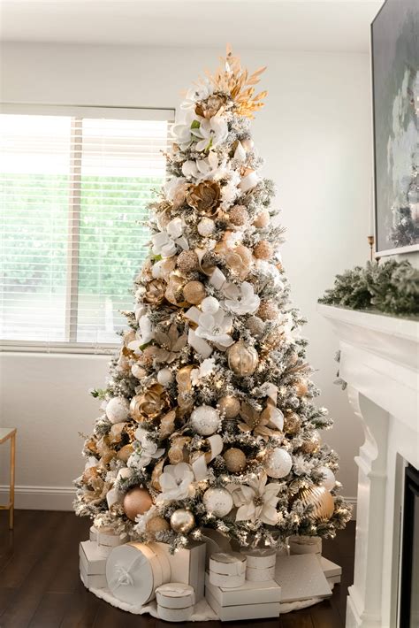 White Christmas Tree Decorating Ideas 2022
