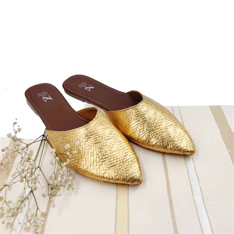 Harley Arya Gold – The Madras Trunk