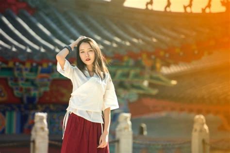 去杭州西湖旅游，发现女人都穿这“汉服”，讲真，给你不一样的美