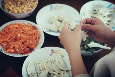 已婚女子梦见吃饺子_周公解梦