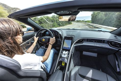 Ferrari Roma Spider: la prova su strada della V8 a cielo aperto - Il ...