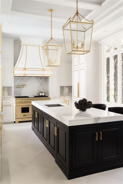 Black, White, and Gold Kitchens: Elegant Kitchen Design
