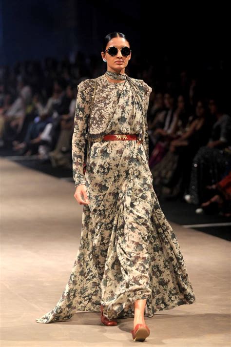 Lakme Fashion Week 2015: Sabyasachi Mukherjee Raise The Curtain ...