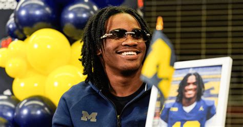 Steady Droppin Dimes - Bryce Underwood's QB coach on his staying at Michigan; UM Bball STILL no. 1 A PNG