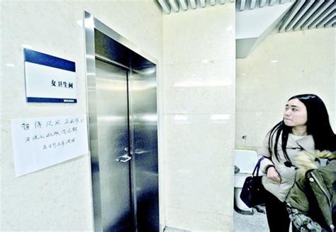 外出旅行高铁厕所怎样用？知道一个窍门，避免发生特殊情况