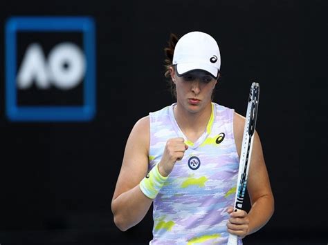 Australian Open: Swiatek wins three-setter against Cirstea, Sinner ...